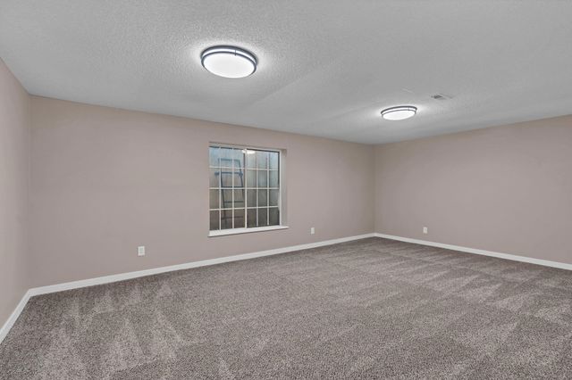 2613 N Beacon Hill Ct, Wichita, KS 67220