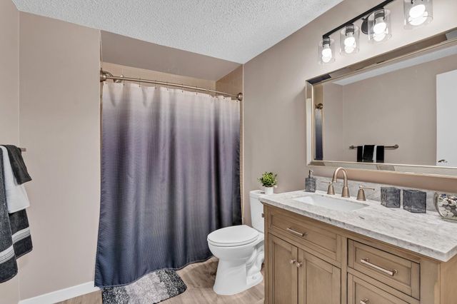 2613 N Beacon Hill Ct, Wichita, KS 67220