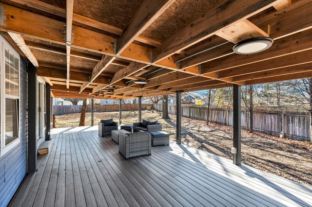 2613 N Beacon Hill Ct, Wichita, KS 67220