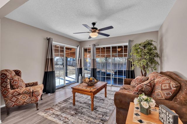 2613 N Beacon Hill Ct, Wichita, KS 67220