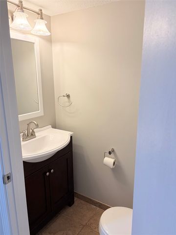 4458 Ashley Park Drive, West Des Moines, IA 50265