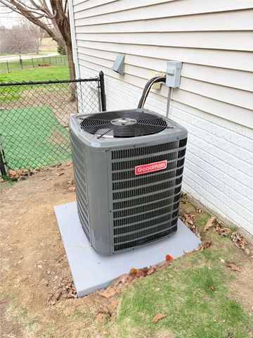 4458 Ashley Park Drive, West Des Moines, IA 50265