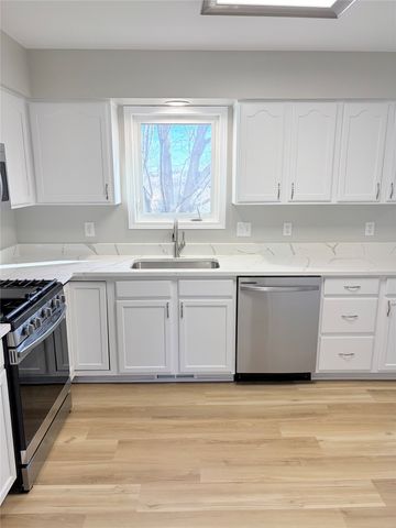 4458 Ashley Park Drive, West Des Moines, IA 50265