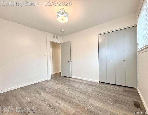 13231 ALBANY Street, Oak Park, MI 48237