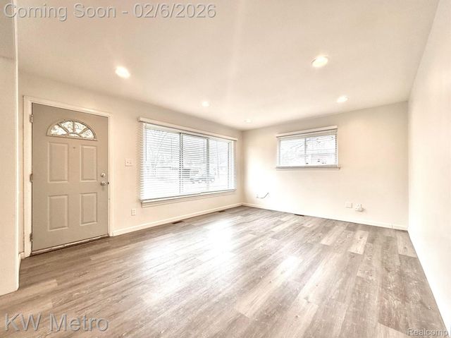 13231 ALBANY Street, Oak Park, MI 48237