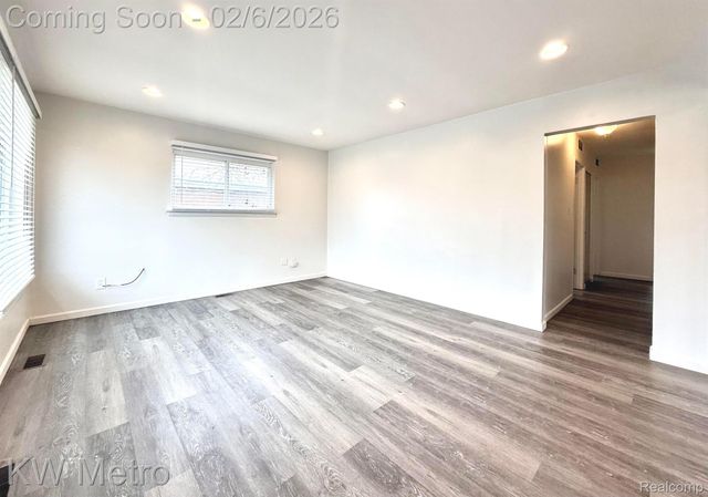 13231 ALBANY Street, Oak Park, MI 48237