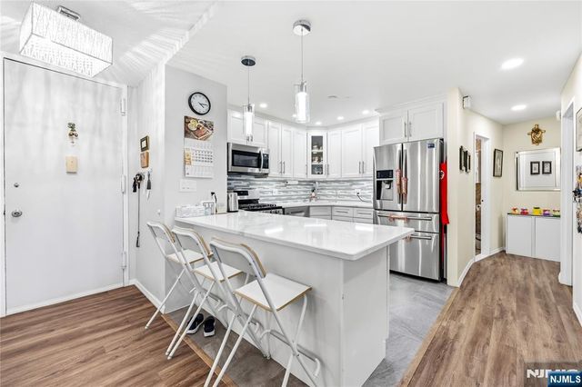 555 North Avenue 6N, Fort Lee, NJ 07024