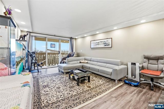 555 North Avenue 6N, Fort Lee, NJ 07024