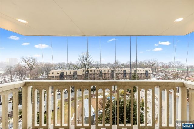 555 North Avenue 6N, Fort Lee, NJ 07024