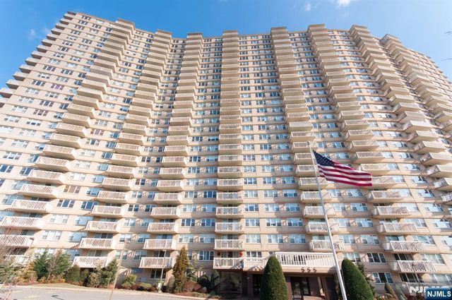 555 North Avenue 6N, Fort Lee, NJ 07024