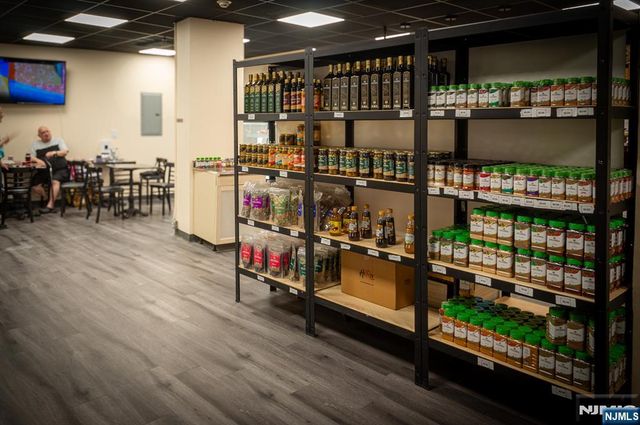 555 North Avenue 6N, Fort Lee, NJ 07024