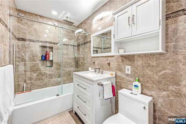 555 North Avenue 6N, Fort Lee, NJ 07024