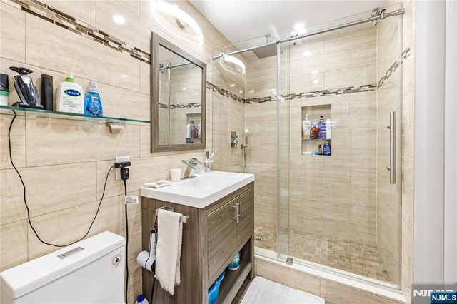 555 North Avenue 6N, Fort Lee, NJ 07024