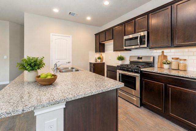 112 Stellamar DR, Hutto, TX 78634