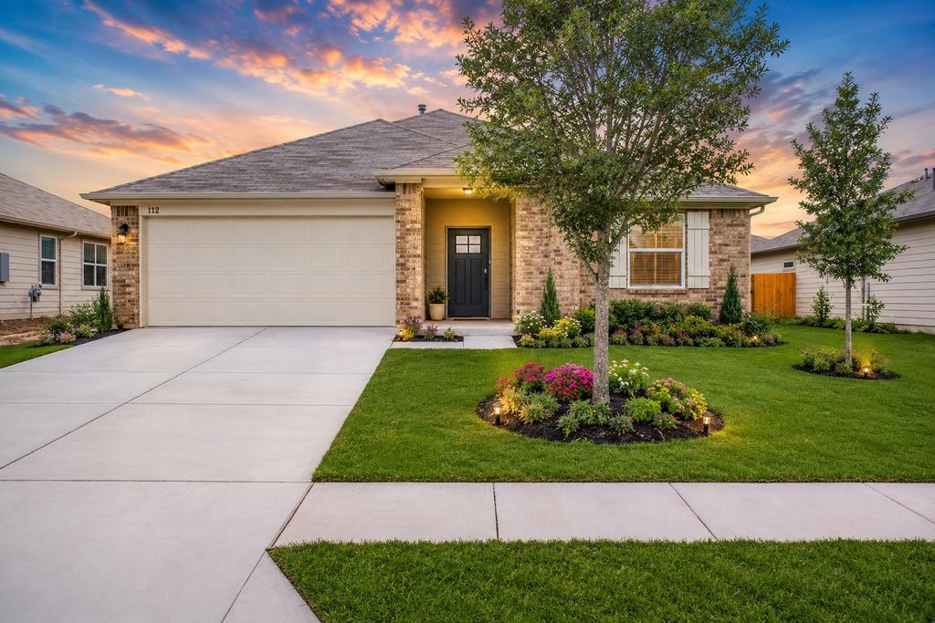 112 Stellamar DR, Hutto, TX 78634