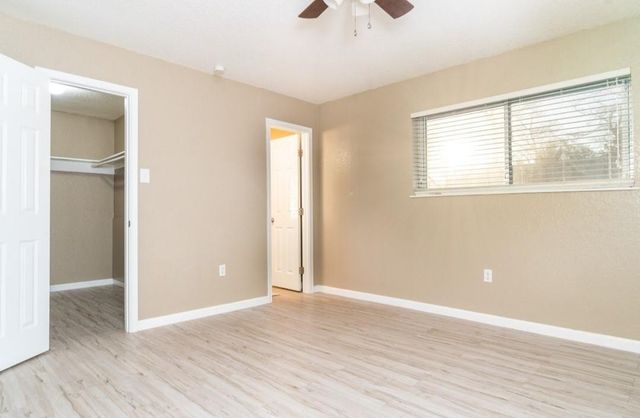 513 Catalpa, Angleton, TX 77515