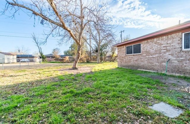 513 Catalpa, Angleton, TX 77515