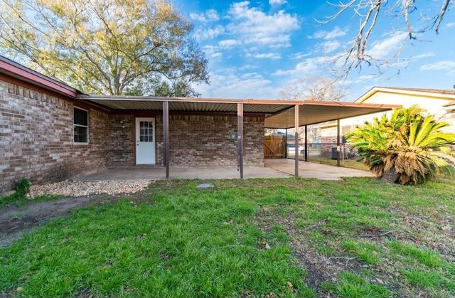 513 Catalpa, Angleton, TX 77515