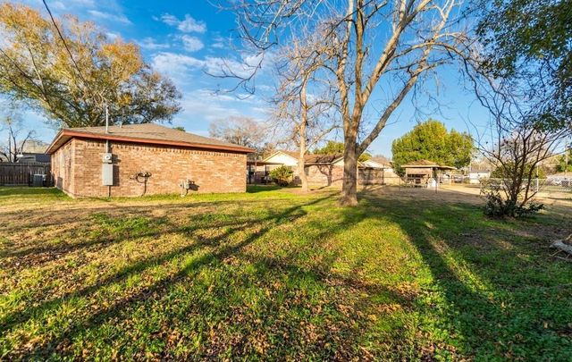 513 Catalpa, Angleton, TX 77515