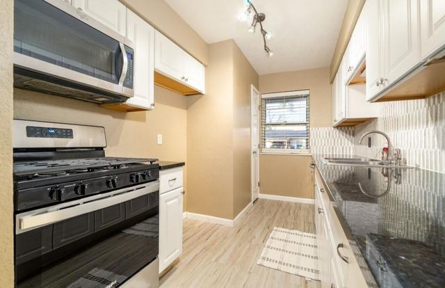 513 Catalpa, Angleton, TX 77515