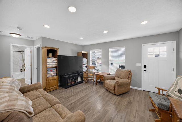 686 E Jessica Street, Ellettsville, IN 47429