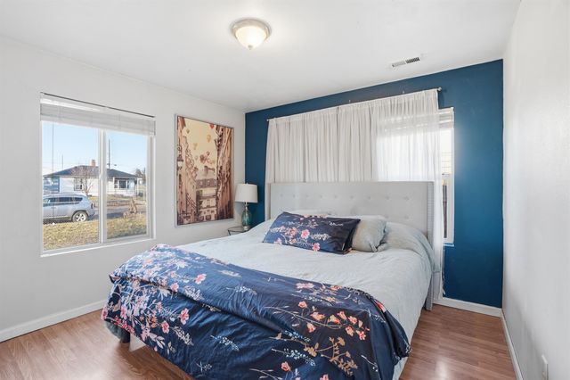 1124 E Garland Ave, Spokane, WA 99207