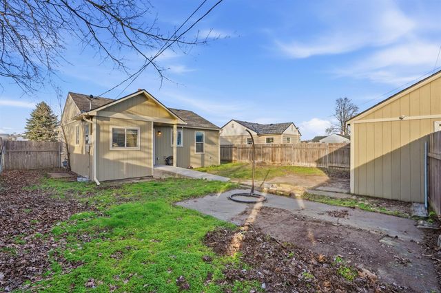 1124 E Garland Ave, Spokane, WA 99207