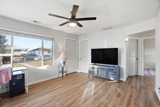 1124 E Garland Ave, Spokane, WA 99207