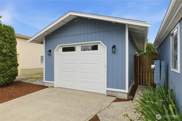 9813 189th Street E, Puyallup, WA 98375