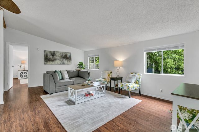9813 189th Street E, Puyallup, WA 98375