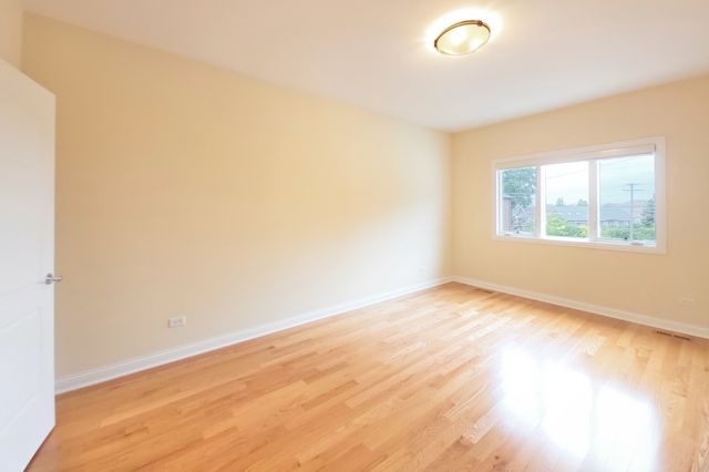 2810 S Grove Street, Chicago, IL 60608