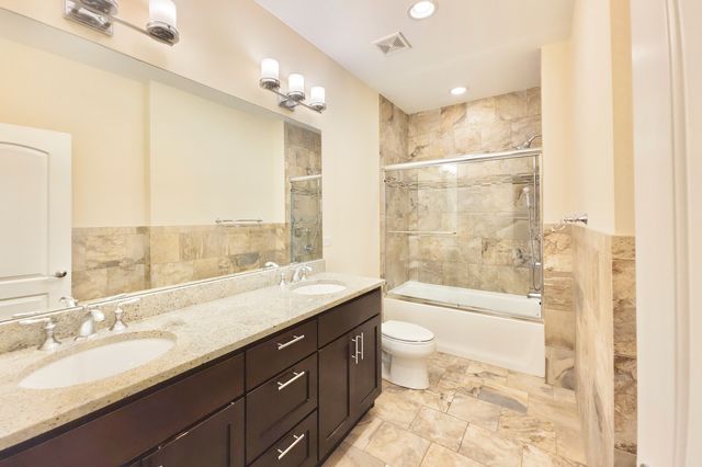 2810 S Grove Street, Chicago, IL 60608