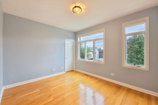 2810 S Grove Street, Chicago, IL 60608