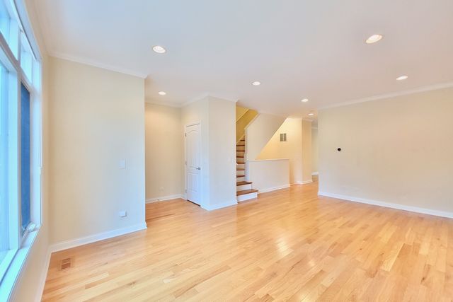 2810 S Grove Street, Chicago, IL 60608