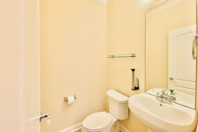 2810 S Grove Street, Chicago, IL 60608