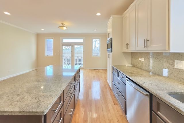 2810 S Grove Street, Chicago, IL 60608