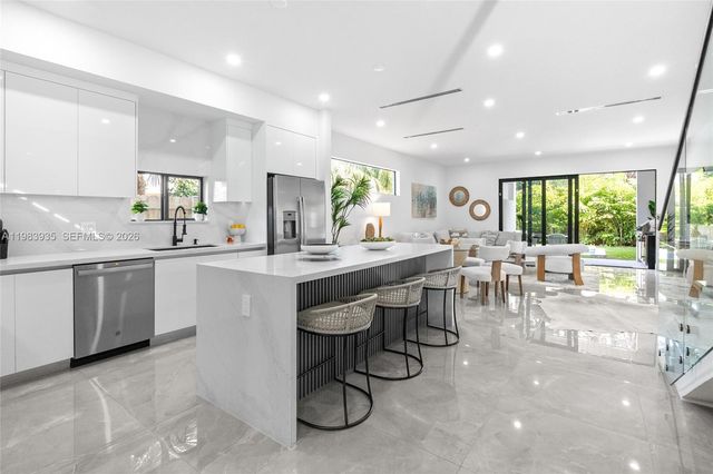 325 SW 16th St B, Fort Lauderdale, FL 33315