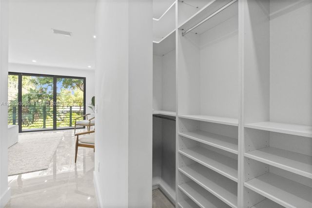 325 SW 16th St B, Fort Lauderdale, FL 33315