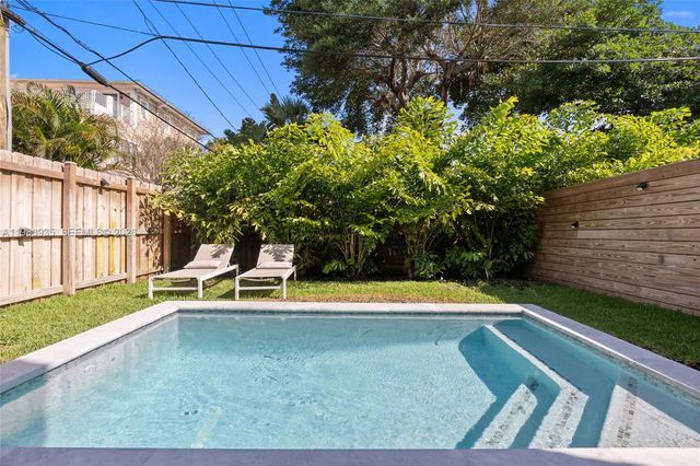 325 SW 16th St B, Fort Lauderdale, FL 33315
