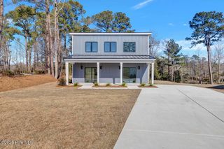 35 Tide Landing Court, Hampstead, NC 28443
