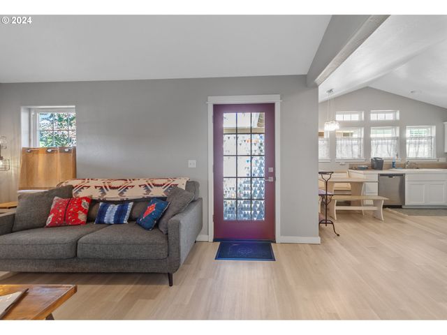 369 B St, Elkton, OR 97436