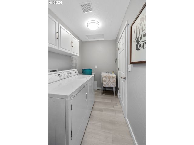 369 B St, Elkton, OR 97436