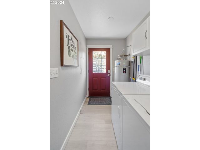 369 B St, Elkton, OR 97436