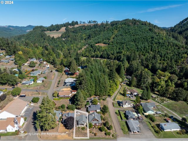 369 B St, Elkton, OR 97436