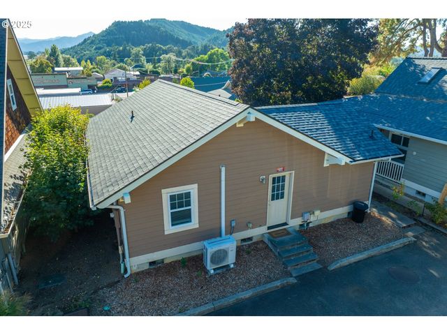 369 B St, Elkton, OR 97436
