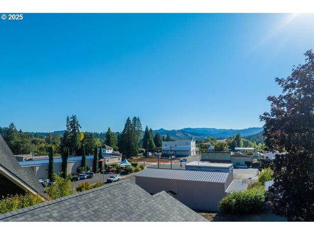 369 B St, Elkton, OR 97436