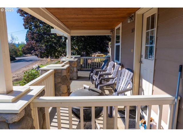 369 B St, Elkton, OR 97436