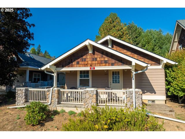 369 B St, Elkton, OR 97436
