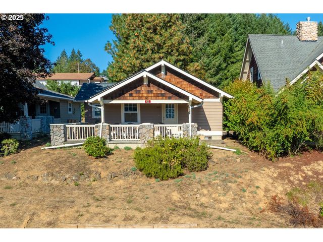 369 B St, Elkton, OR 97436