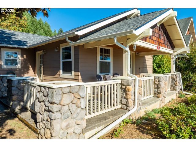 369 B St, Elkton, OR 97436